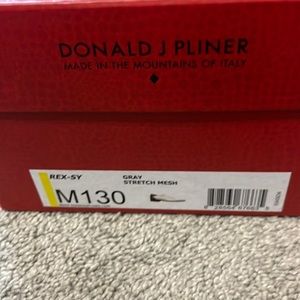Donald J Pliner slip-ons